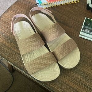 Womens size 10 Reef water sandals